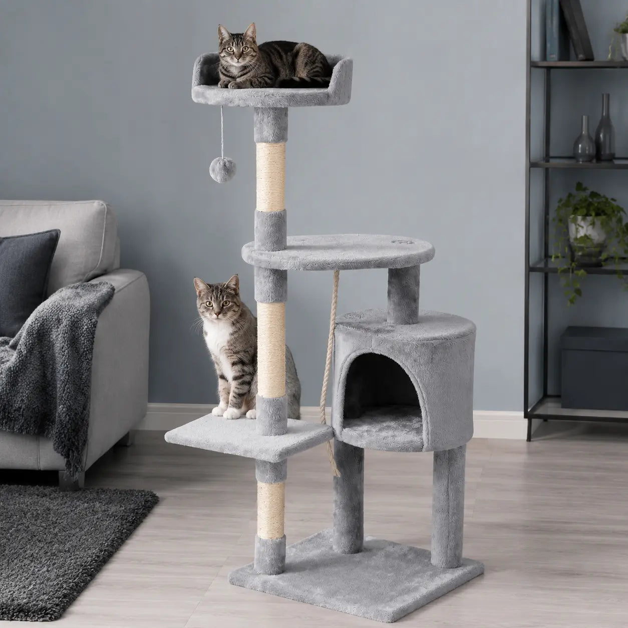 Neko Hoshi – Arbre à chat multi-niveaux avec perchoirs dans un intérieur coordonné avec chats