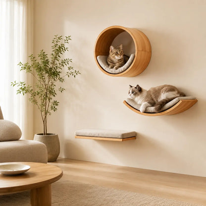 Neko Kabe Natural – Modules muraux en bois et hamac dans un intérieur avec chats