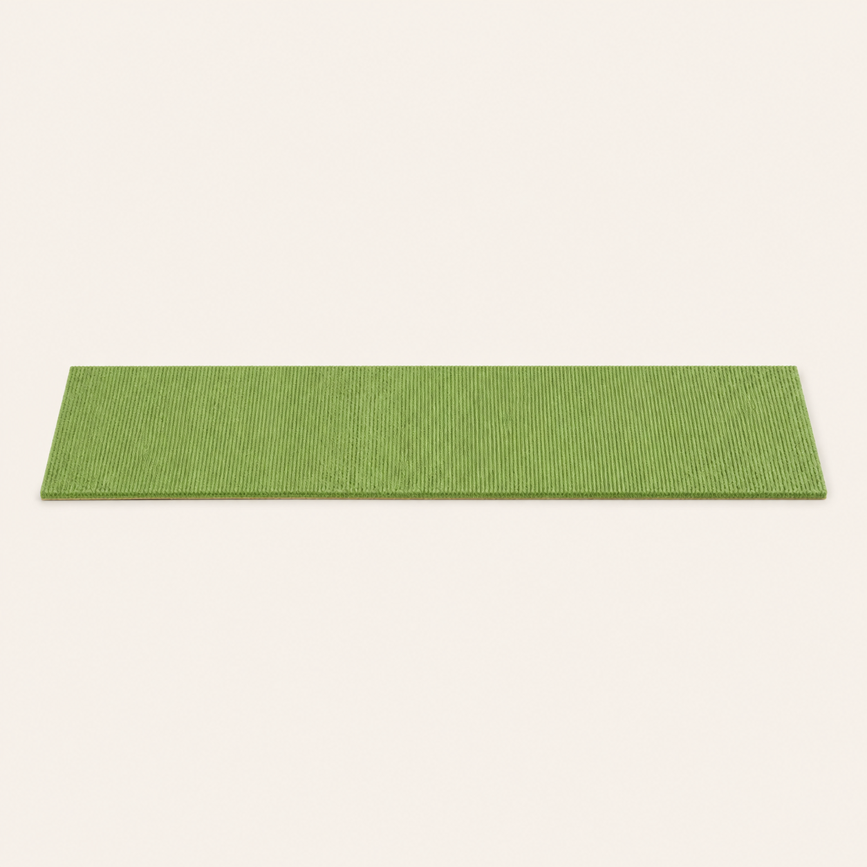 Neko Kizu – Vert / S – 30 × 9 cm – bande griffoir adhésive sur fond beige