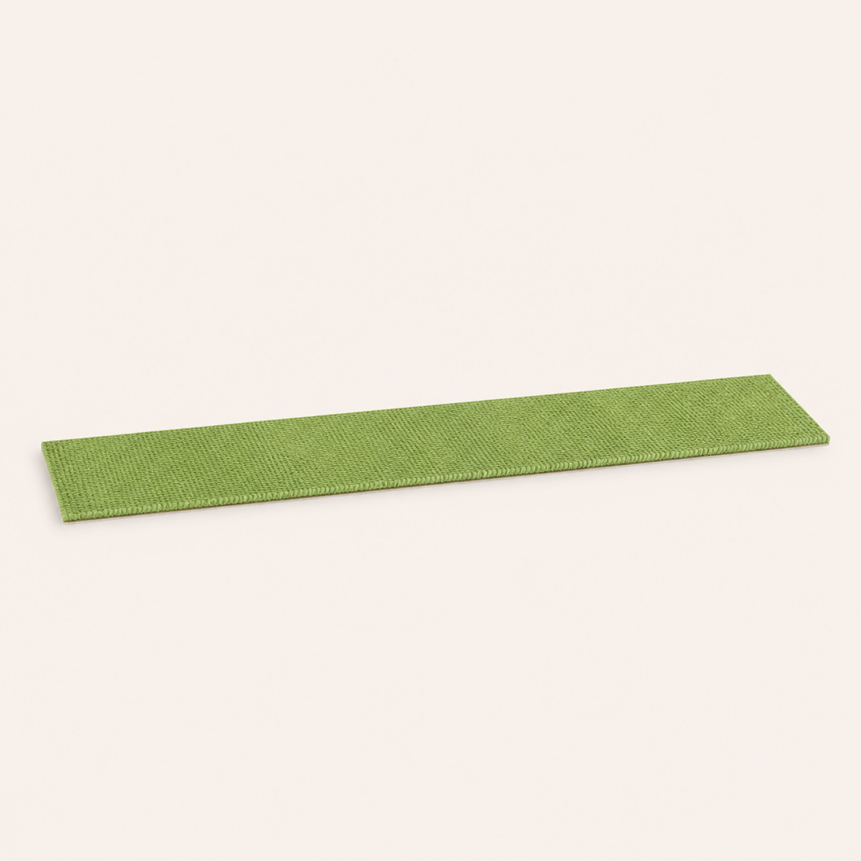 Neko Kizu – Vert / L – 50 × 9 cm – bande griffoir adhésive sur fond beige