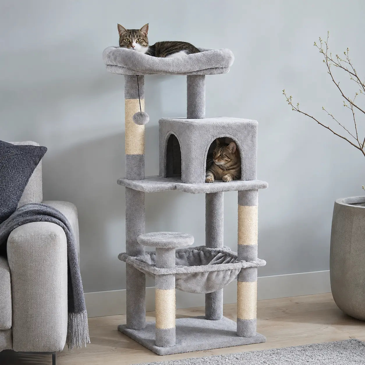 Neko Sora – Arbre à chat renforcé 5 niveaux dans un intérieur coordonné avec chats